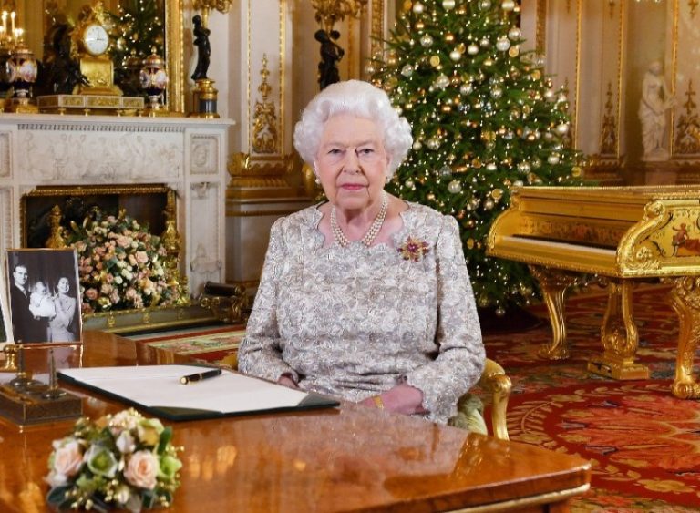 La reine Elizabeth se décrit comme « une grand-mère bien occupée »