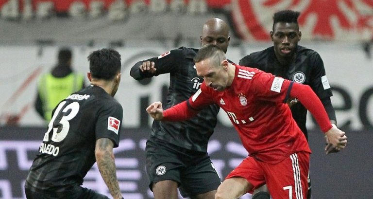 Allemagne: Munich gagne à Francfort avec un doublé de Ribéry