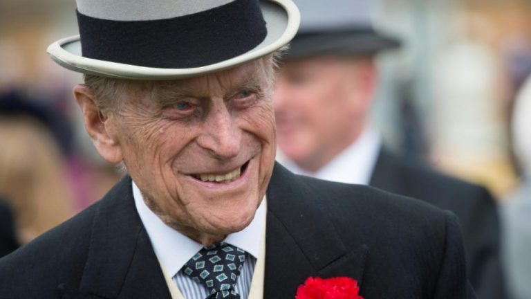 Le prince Philip, 97 ans, de retour au volant – sans ceinture de sécurité