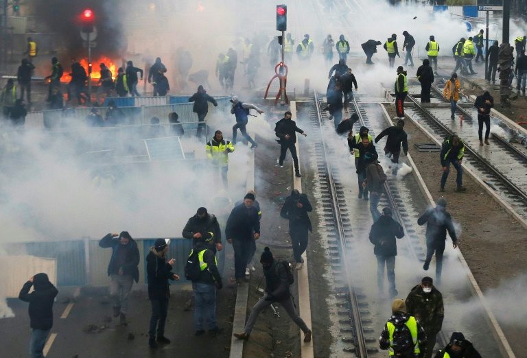 La France prête à se doter d&rsquo;une loi « anticasseurs » controversée