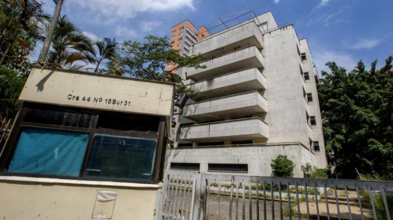 La Colombie détruit l&rsquo;immeuble de Pablo Escobar à Medellin