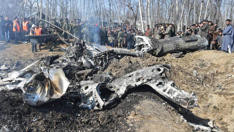 Cachemire: l&rsquo;Inde dit avoir abattu un avion pakistanais, un avion indien abattu par le Pakistan (officiel)