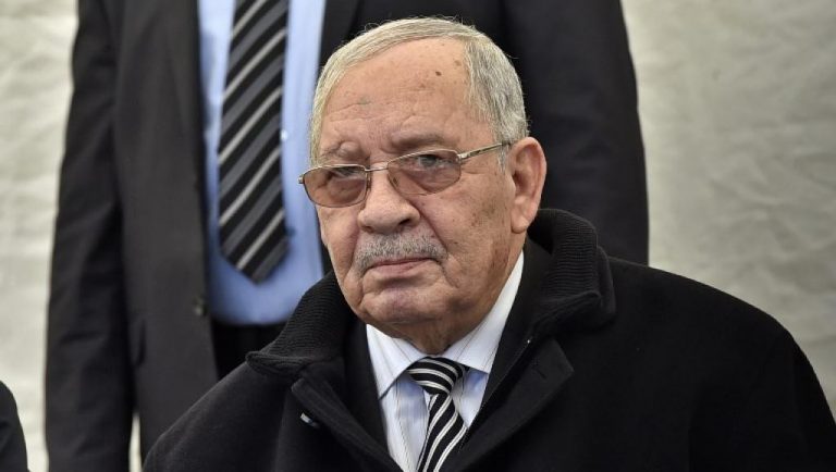Algérie: l&rsquo;armée ouvre la voie à un départ du président Bouteflika