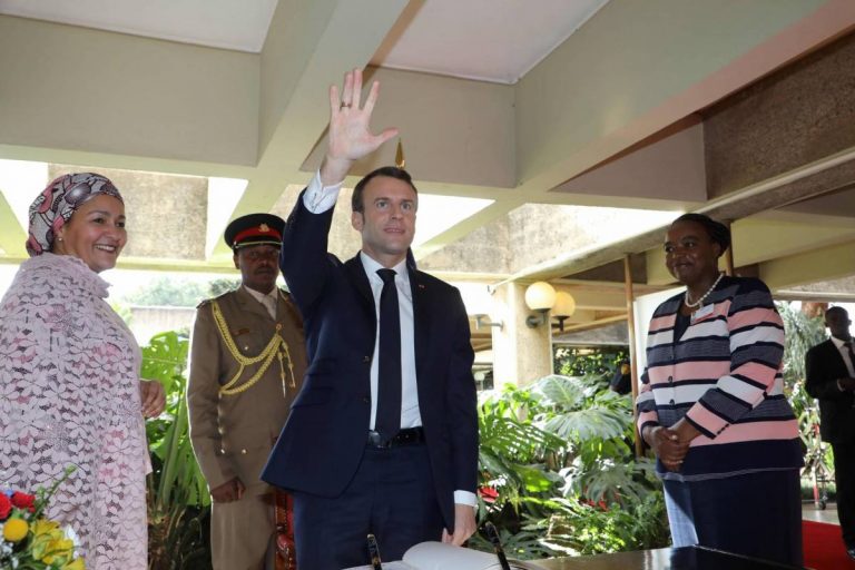 Macron annonce au Kenya une série de contrats pour des groupes français