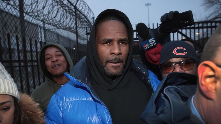 R. Kelly prend la parole pour rejeter des accusations d&rsquo;abus sexuels