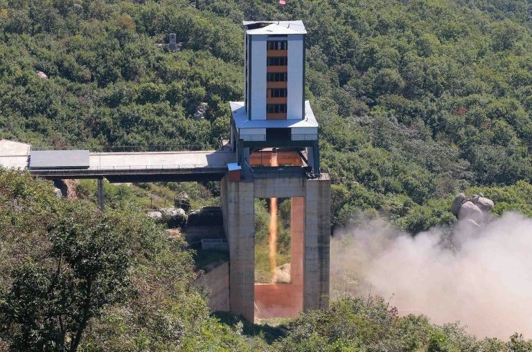 Pyongyang « reconstruit » un site de lancement de fusées (cabinet américain)