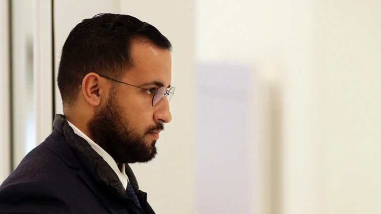 Affaire Benalla: saisir ou non la justice des cas de responsables de l&rsquo;Elysée, le dilemme du Sénat