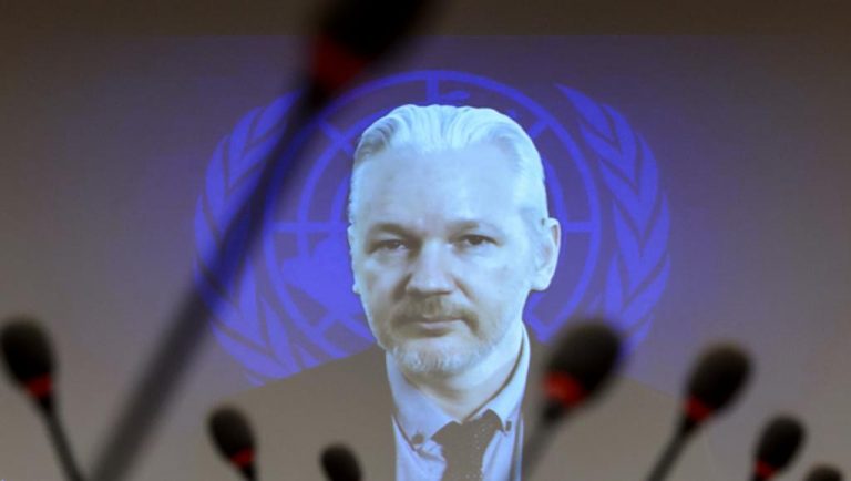 Lanceurs d&rsquo;alerte et journalistes: la vague collaborative lancée par Assange a dépassé Wikileaks