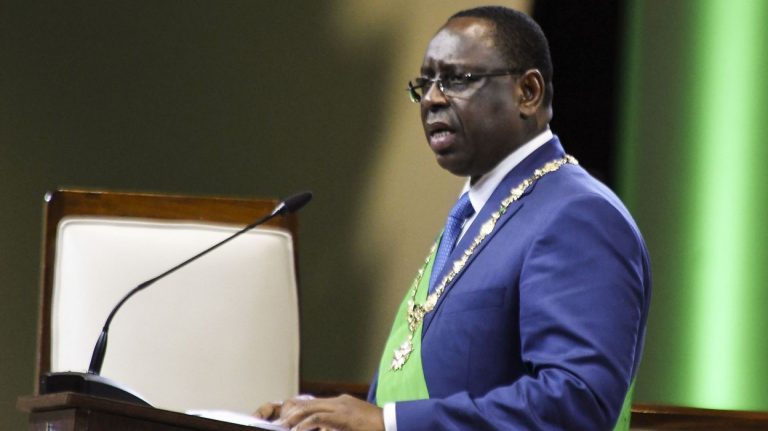 Sénégal: un nouveau gouvernement légèrement resserré et plus féminin