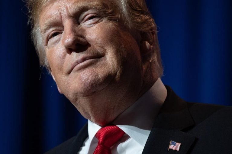 Pour Trump, l&rsquo;élu républicain favorable à sa destitution est un « poids plume »