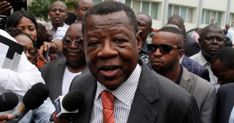 RDC: l&rsquo;ex-porte-parole du régime Kabila brièvement arrêté puis relâché