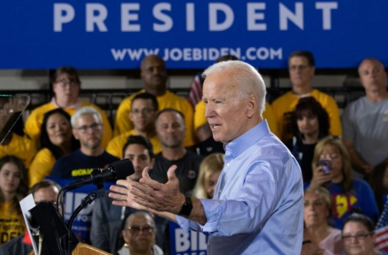 Maison Blanche: Joe Biden défend sa pole position aux primaires