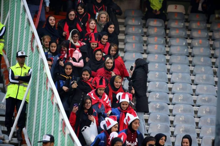 Dans un monde d&rsquo;hommes: les femmes, peu présentes dans les stades de foot du Moyen-Orient