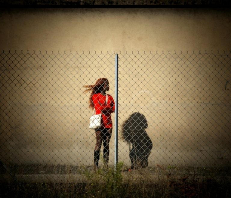 Trahies, battues, violées: l&rsquo;enfer des prostituées nigérianes en France