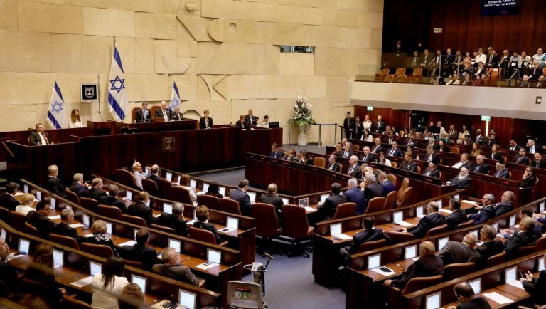 Le Parlement israélien fait un pas de plus vers de nouvelles élections