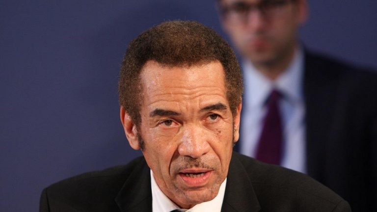 L&rsquo;ex-président du Botswana déclare la guerre à son successeur