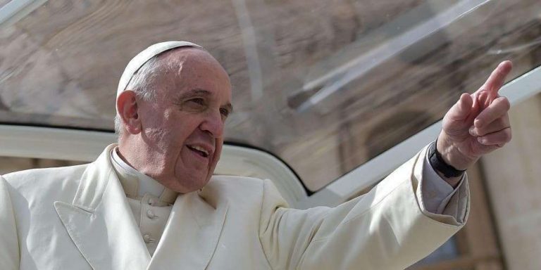 Pour le pape, l&rsquo;interdit de l&rsquo;avortement est humain, pas religieux