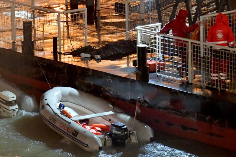 Un bateau de touristes sud-coréens coule à Budapest dans le Danube: 7 morts, 21 disparus