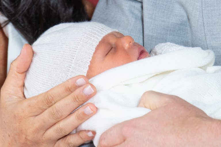 Le prince Harry et son épouse Meghan prénomment leur fils Archie