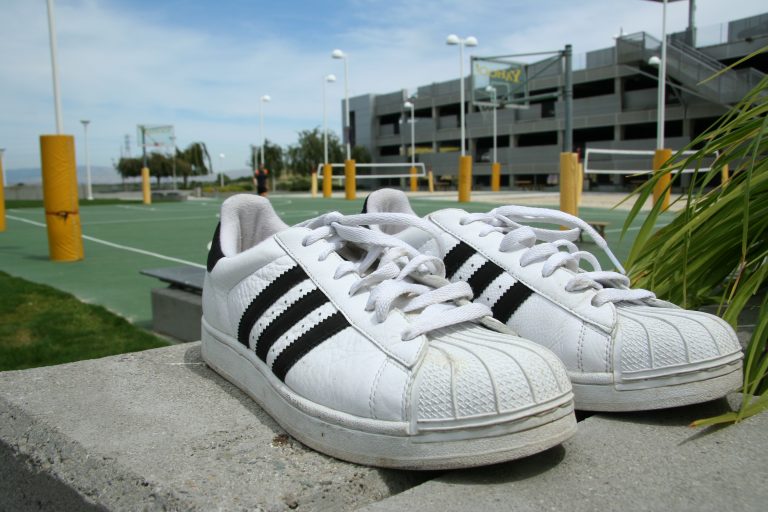 Adidas ne peut déposer comme marque ses fameuses trois bandes dans l&rsquo;UE