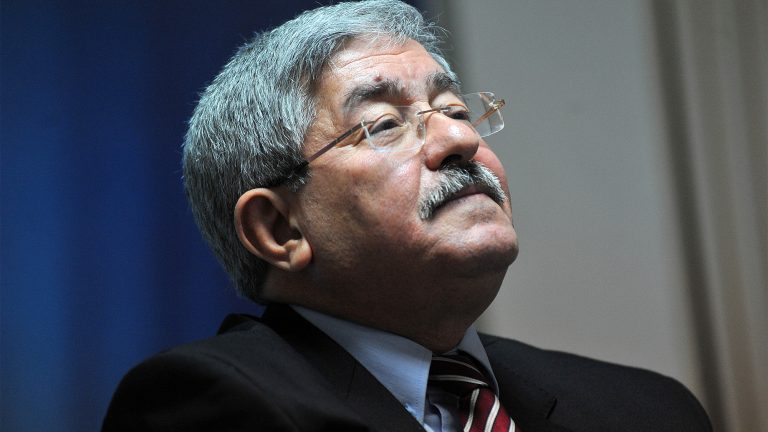 Algérie: l&rsquo;ex-Premier ministre Ouyahia entendu par un juge de la Cour suprême