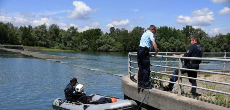 Chavirement d&rsquo;un canot sur le Rhin en France: le corps de la fillette retrouvé