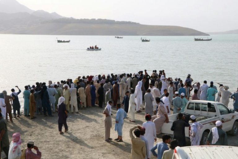 Un bateau chavire au Pakistan : 4 morts, 21 disparus