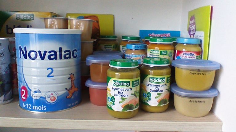 Trop de sucres dans la nourriture pour bébé, prévient l&rsquo;OMS