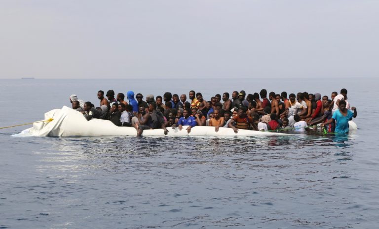 Libye: plus de 100 migrants portés disparus après un naufrage