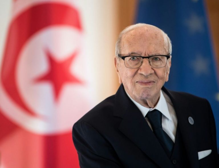 La Tunisie pleure son président, prépare une élection pour septembre