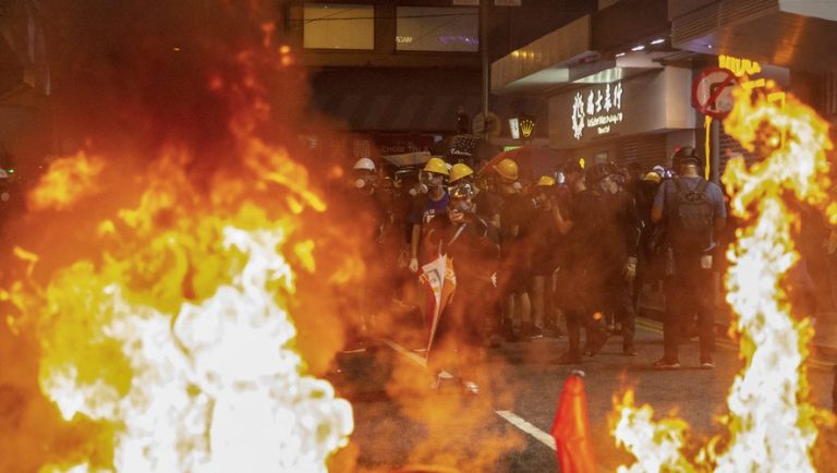Pékin promet la mort « par le feu » aux « criminels » de Hong Kong