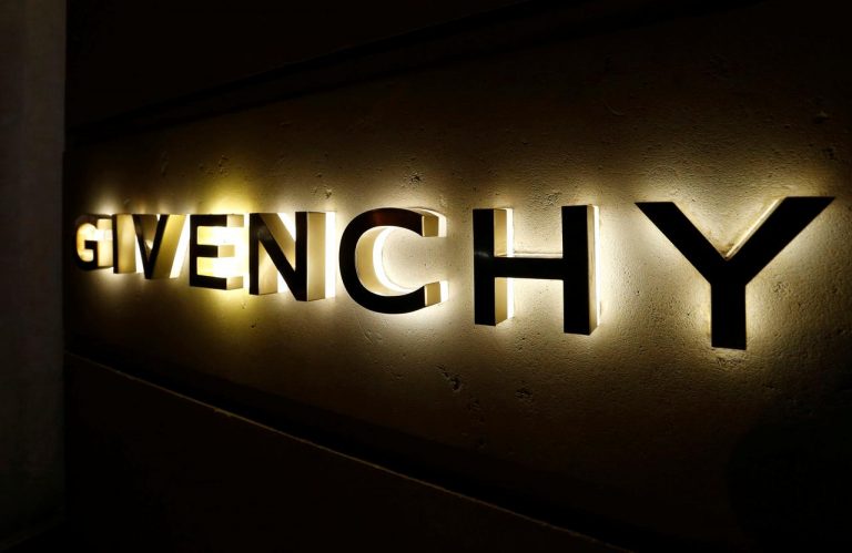 T-shirts suspects: Givenchy, Coach et Versace épinglés en Chine