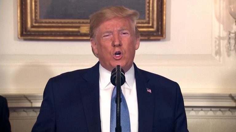 Les Etats-Unis « doivent condamner » le suprémacisme blanc, affirme Trump
