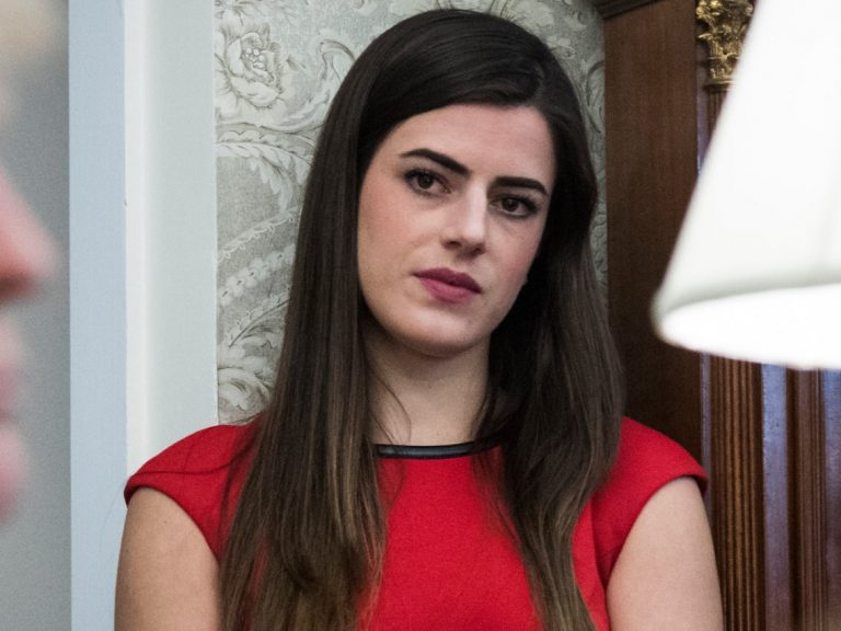 L&rsquo;assistante personnelle de Trump démissionne après des indiscrétions