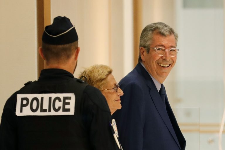 Fraude fiscale: quatre ans ferme pour Balkany, figure de la droite française