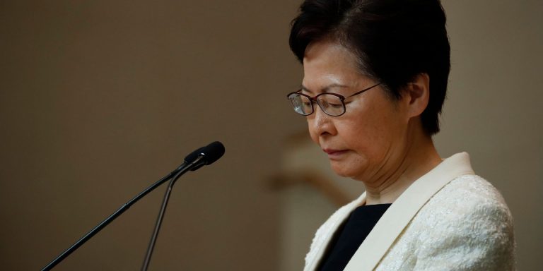 Hong Kong: la cheffe de l&rsquo;exécutif dément avoir la volonté de démissionner
