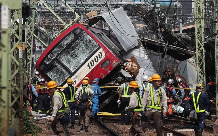 Japon: un mort, plus de 30 blessés dans une collision entre un train et un camion