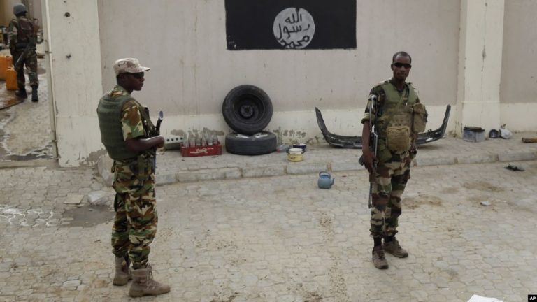 Nigeria: neuf corps de soldats retrouvés après l&rsquo;attaque d&rsquo;une base militaire