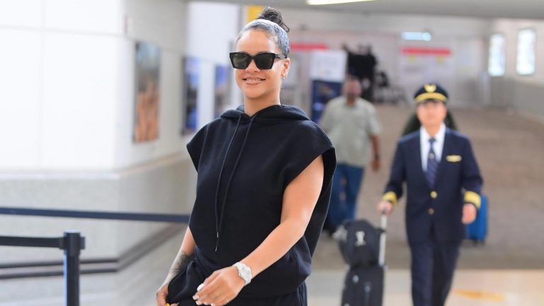 En lingerie, Rihanna vole la vedette à la Fashion Week
