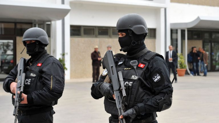 Tunisie: un policier tué au couteau devant un tribunal
